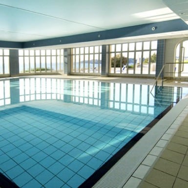 La Piscine couverte vue mer