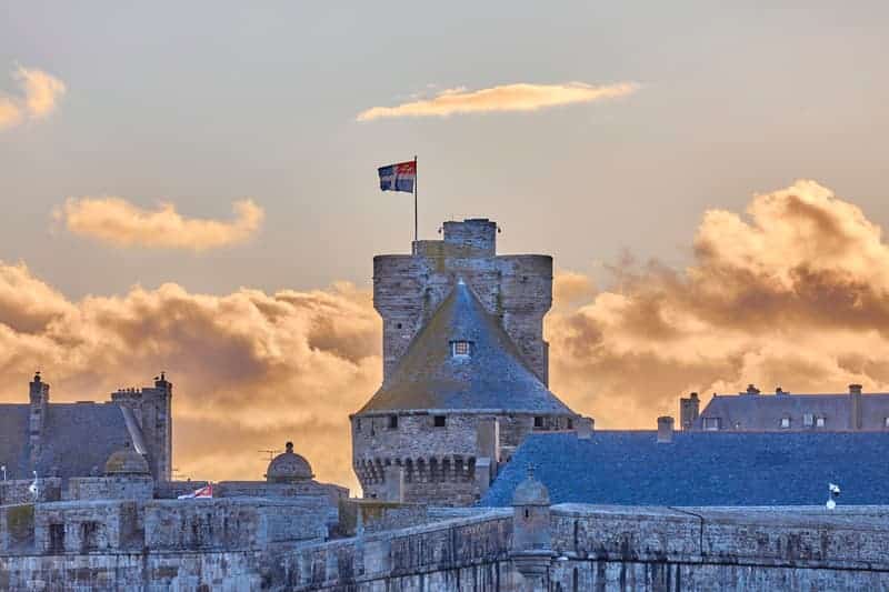 visiter les remparts de saint malo