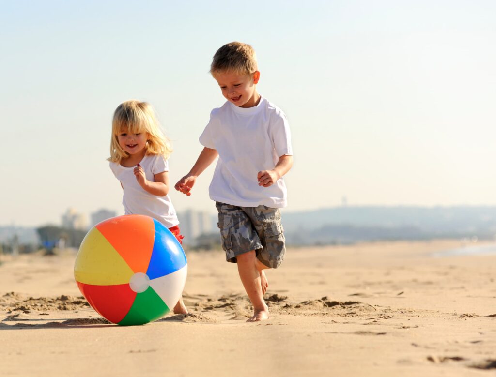 enfants sur la plage